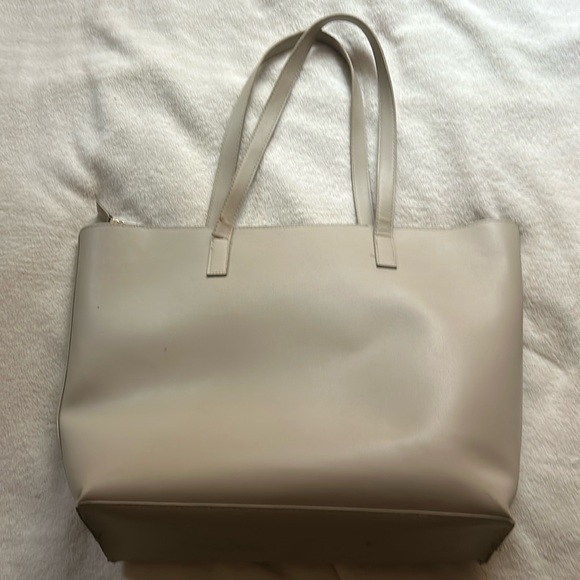 Beige / Tan Bucket Hand Bag or Tote - Picture 4 of 16